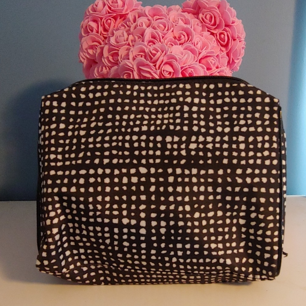 NWOT mixedbag designs zip up makeup bag